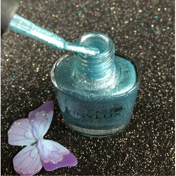 CND VINYLUX NAIL POLISH GLACIAL MIST 204 WEEKLY POLISH 0.5OZ-15ML